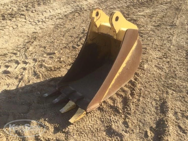 Front of used Deere Bucket